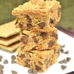 A chewy, different & delicious chocolate chip cookie bar / blondie made with graham cracker crumbs | Quick to make with only 6 ingredients | Kid friendly baking | craftycookingmama.com